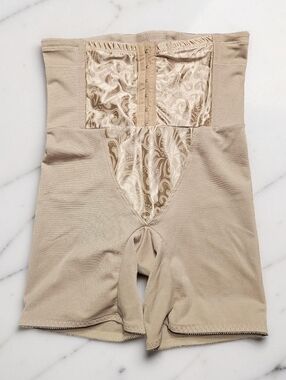 CUPID High-Waist Shaping Shorts in Nude. Size L. Excellent Condition!